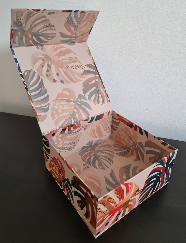 Gaveæske med farvede blade